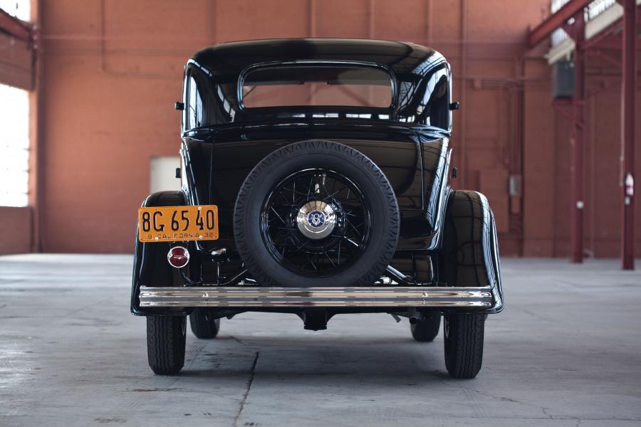  Ford V8 DeLuxe 3-Window Coupe 1932 года  (фото 10 из 23)